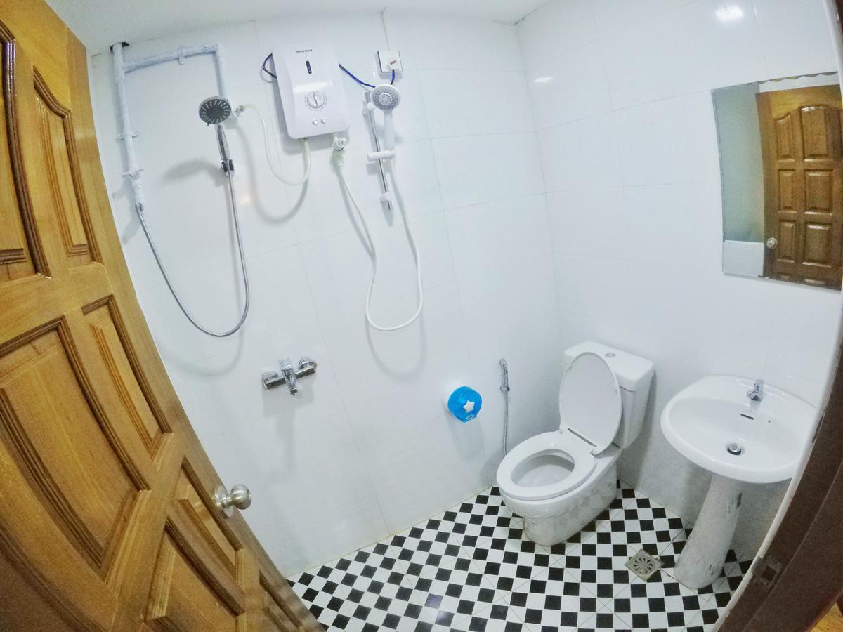 The Lodge Yangon Poshtel ภายนอก รูปภาพ