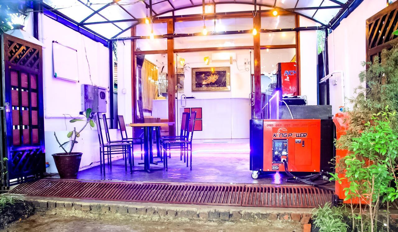 The Lodge Yangon Poshtel ภายนอก รูปภาพ