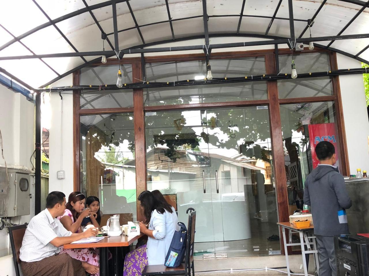 The Lodge Yangon Poshtel ภายนอก รูปภาพ