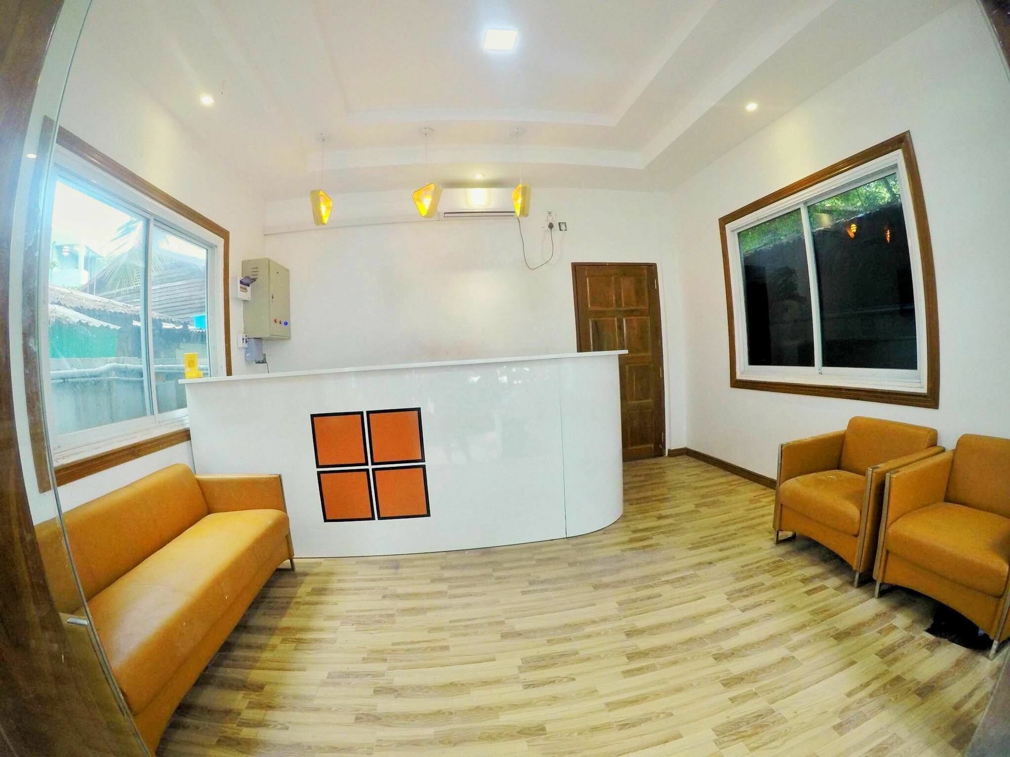 The Lodge Yangon Poshtel ภายนอก รูปภาพ