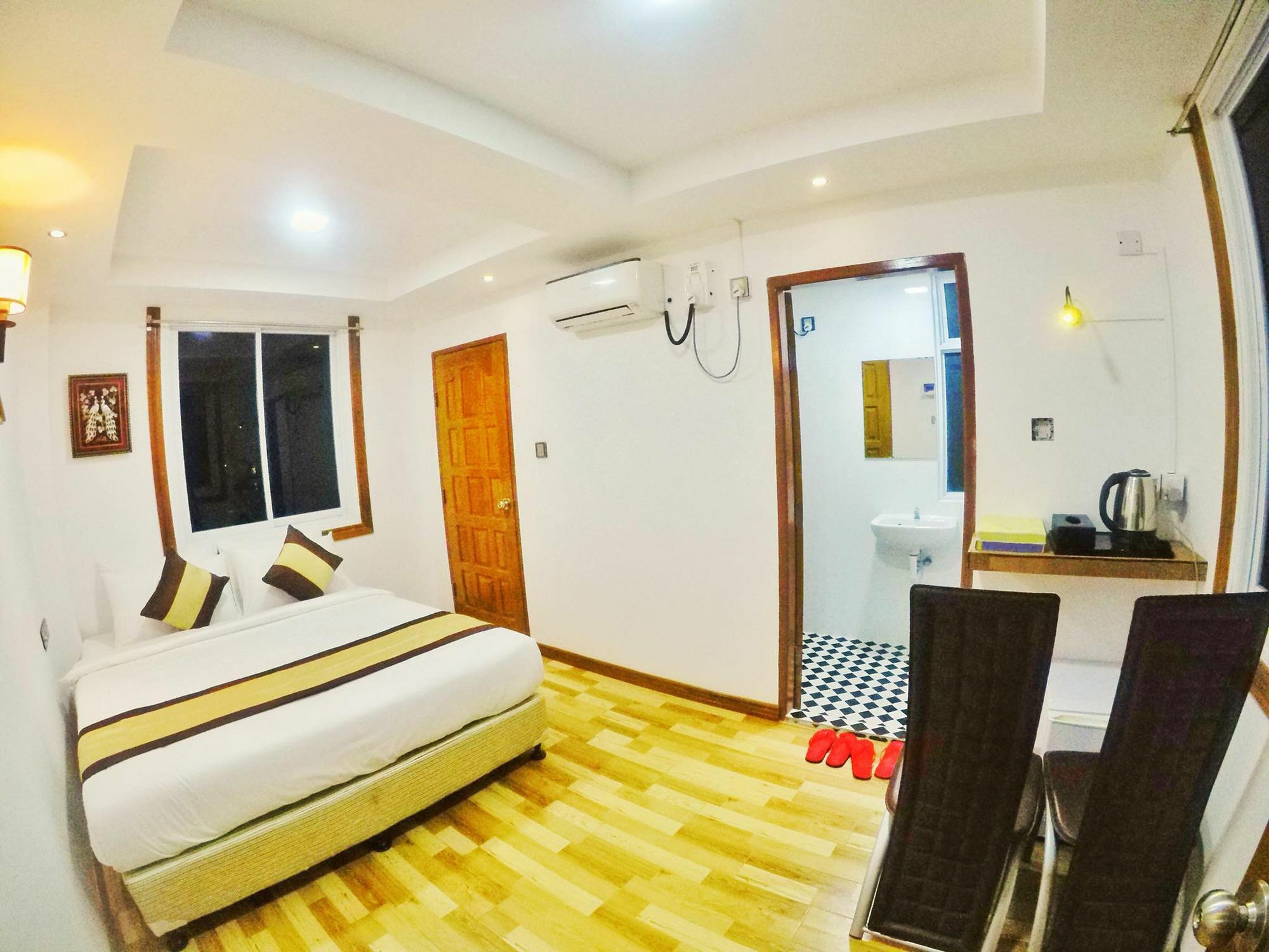 The Lodge Yangon Poshtel ภายนอก รูปภาพ
