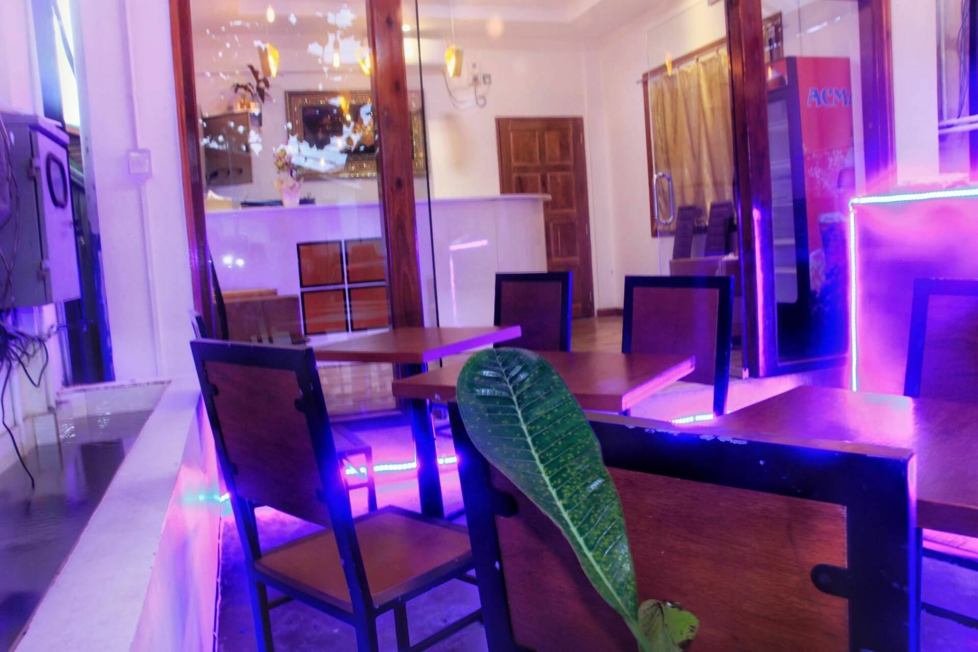 The Lodge Yangon Poshtel ภายนอก รูปภาพ