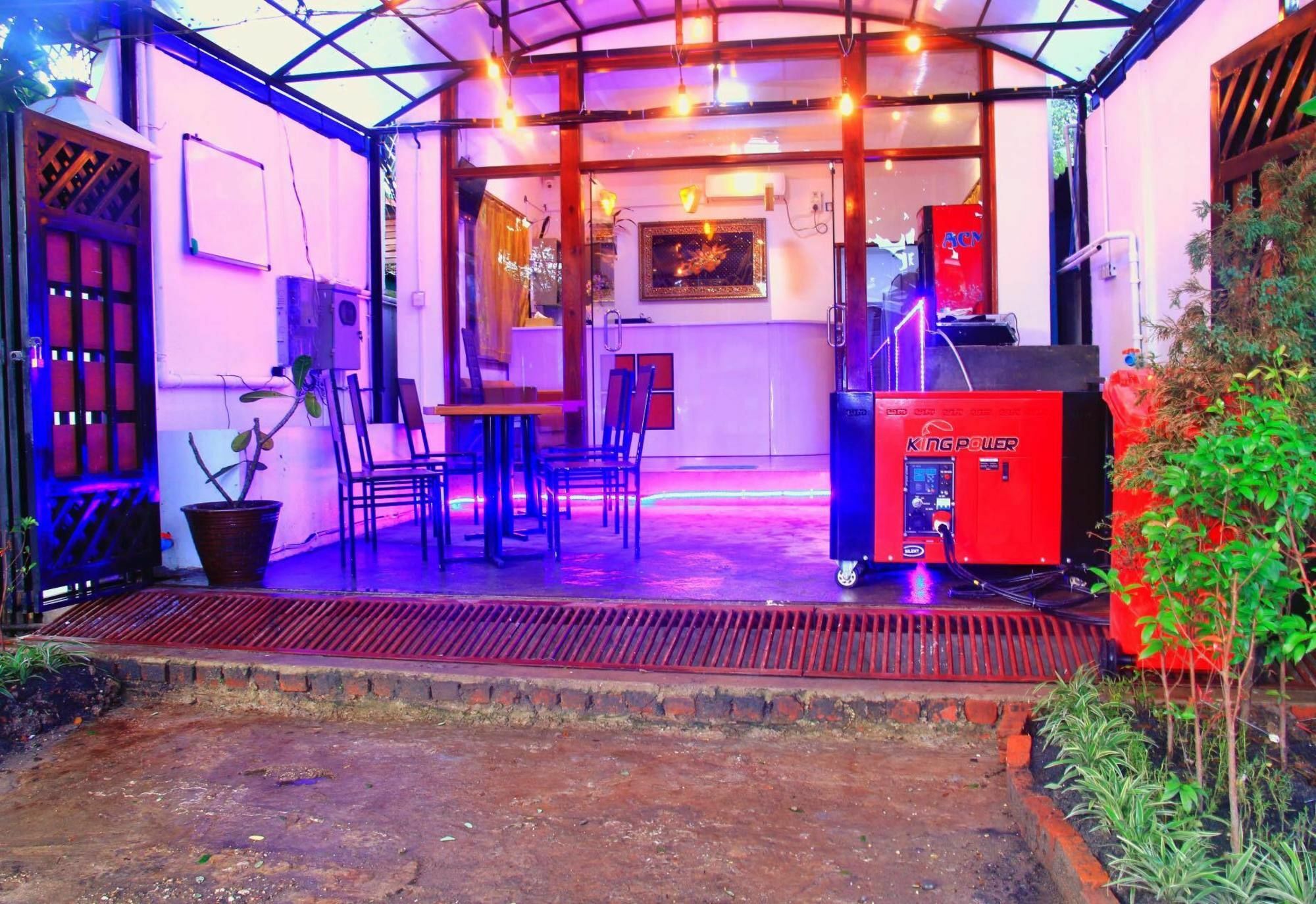 The Lodge Yangon Poshtel ภายนอก รูปภาพ